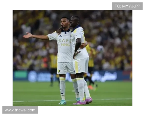 本泽马 vs 凯恩:前场组织能力与战术角色差异 本泽马 vs 凯恩:前场组织能力与战术角色差异