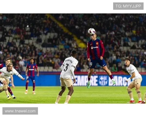 巴萨防线表现波动从稳固到频频被打穿,阶段性变化对赛季防守端稳定性构成考验 巴萨防线表现波动从稳固到频频被打穿,阶段性变化对赛季防守端稳定性构成考验