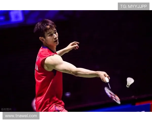 李诗沣训练完直接去奢侈品店刷卡，这自律和花钱的速度一样狠